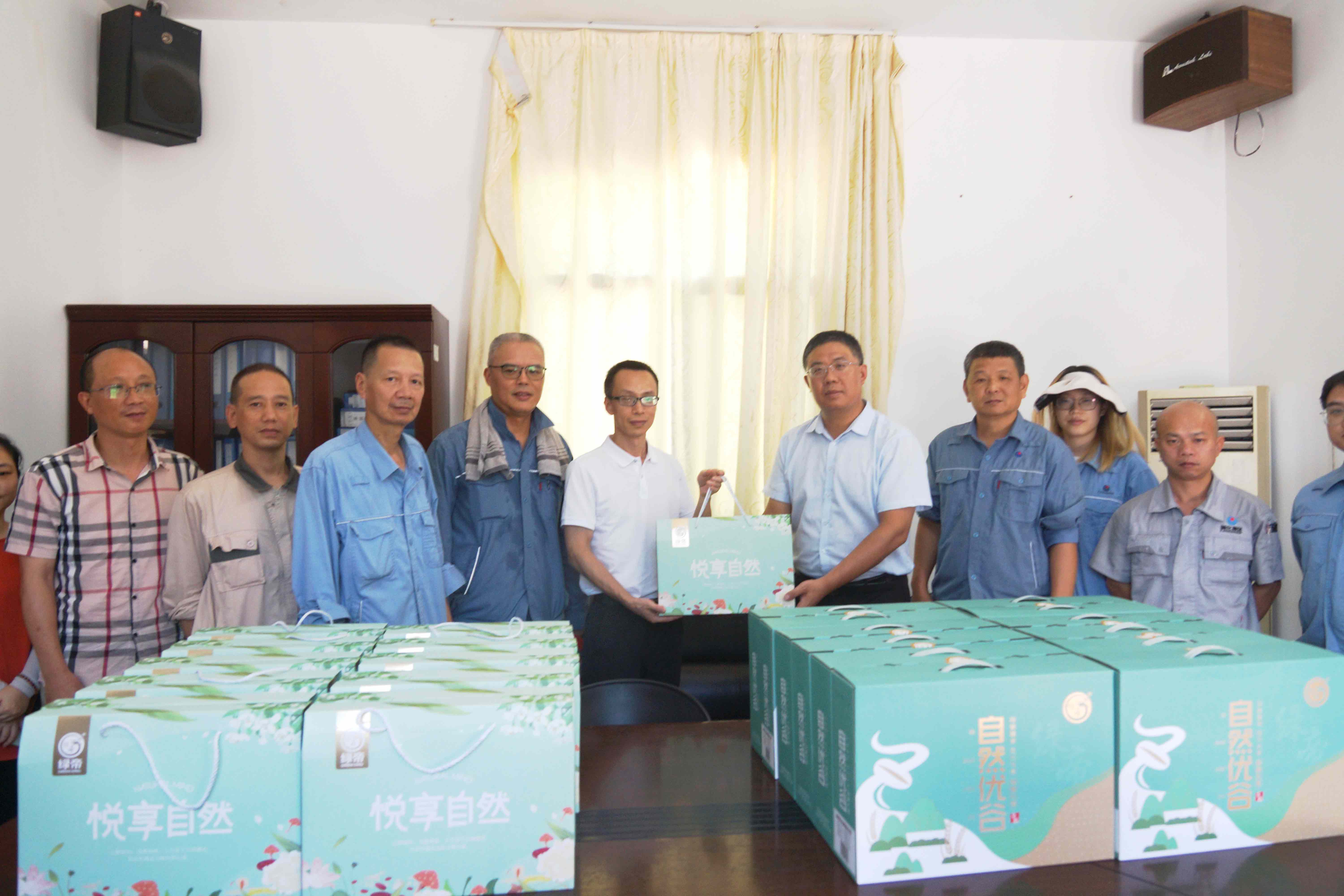 图:高温慰问.jpg 图:高温慰问.jpg